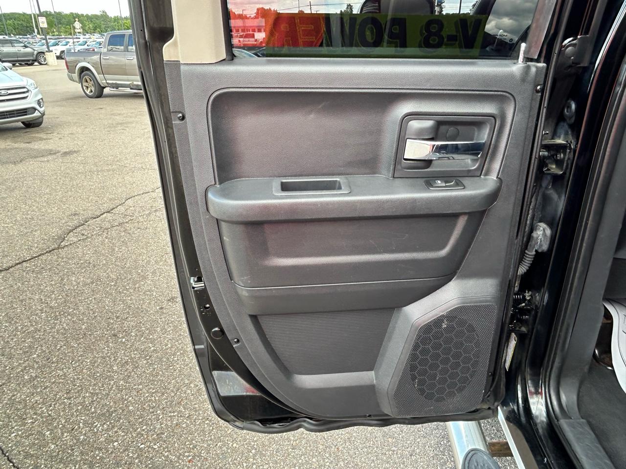 RAM 1500 4WD Quad Cab 140.5" Laramie 2012