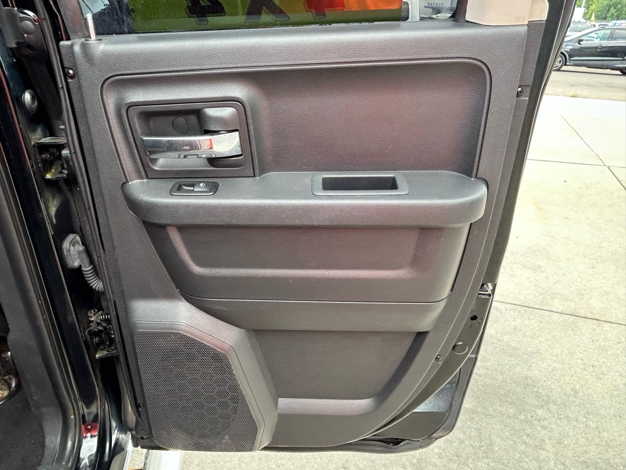 RAM 1500 4WD Quad Cab 140.5" Laramie 2012