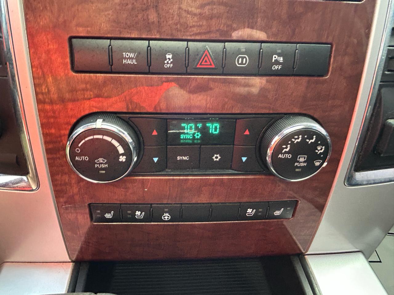 RAM 1500 4WD Quad Cab 140.5" Laramie 2012