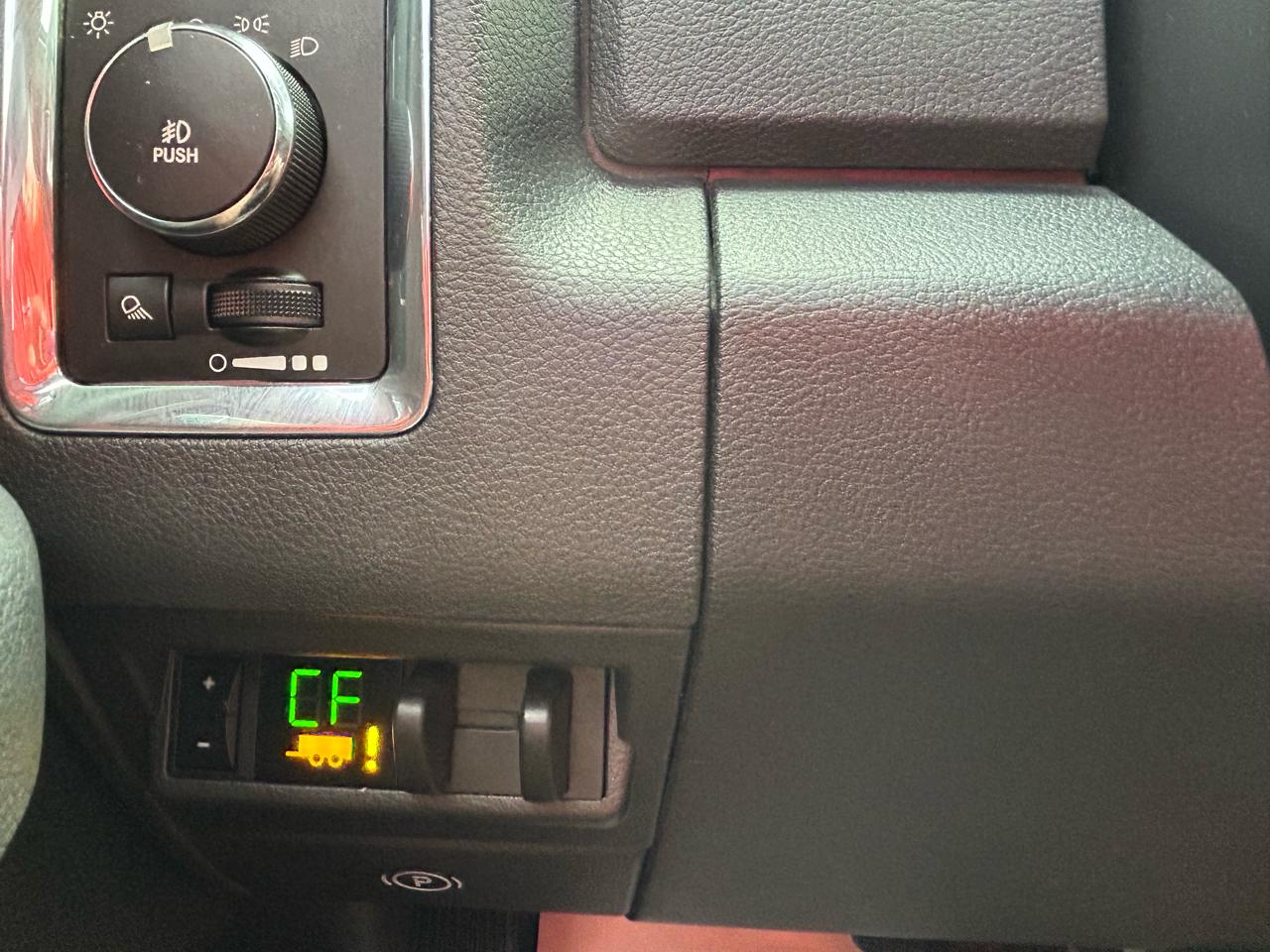RAM 1500 4WD Quad Cab 140.5" Laramie 2012