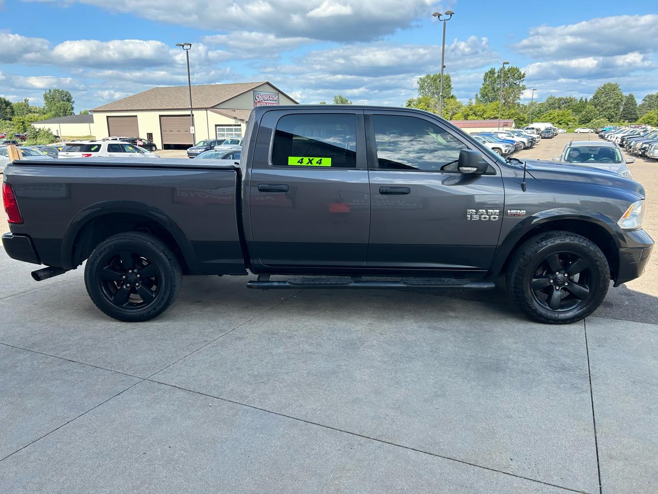 RAM 1500 4WD Crew Cab 149" Outdoorsman 2016