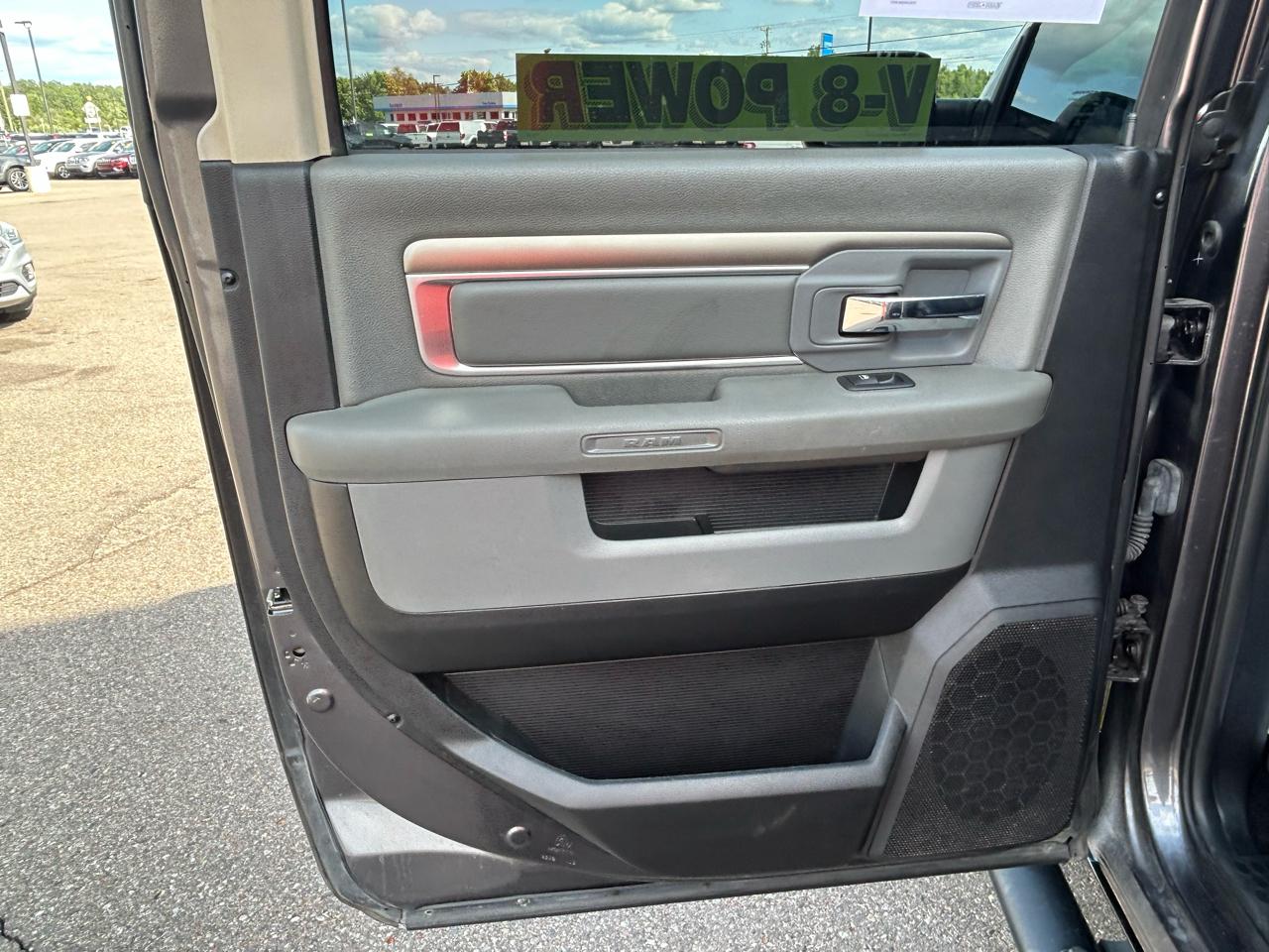RAM 1500 4WD Crew Cab 149" Outdoorsman 2016