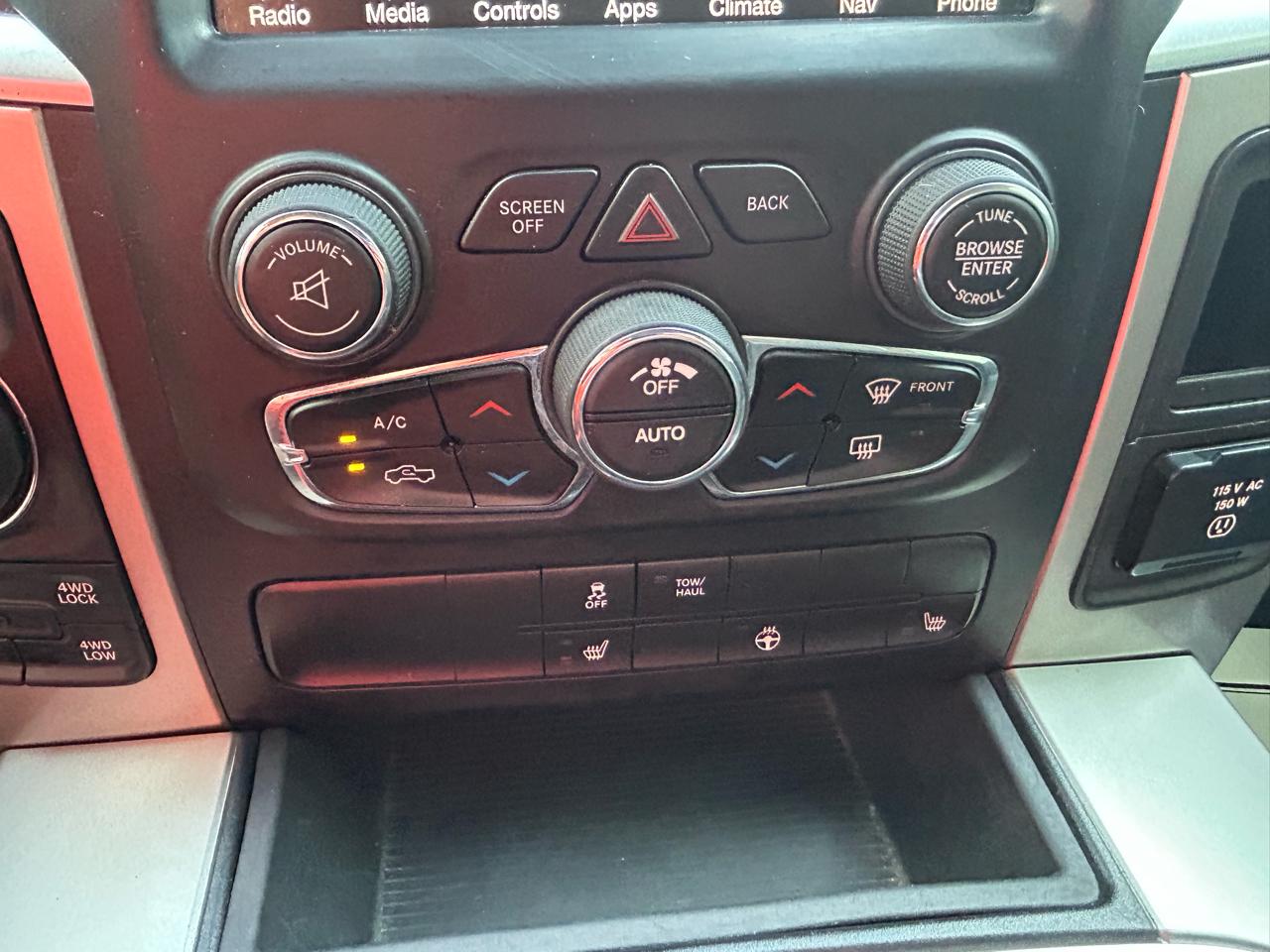 RAM 1500 4WD Crew Cab 149" Outdoorsman 2016