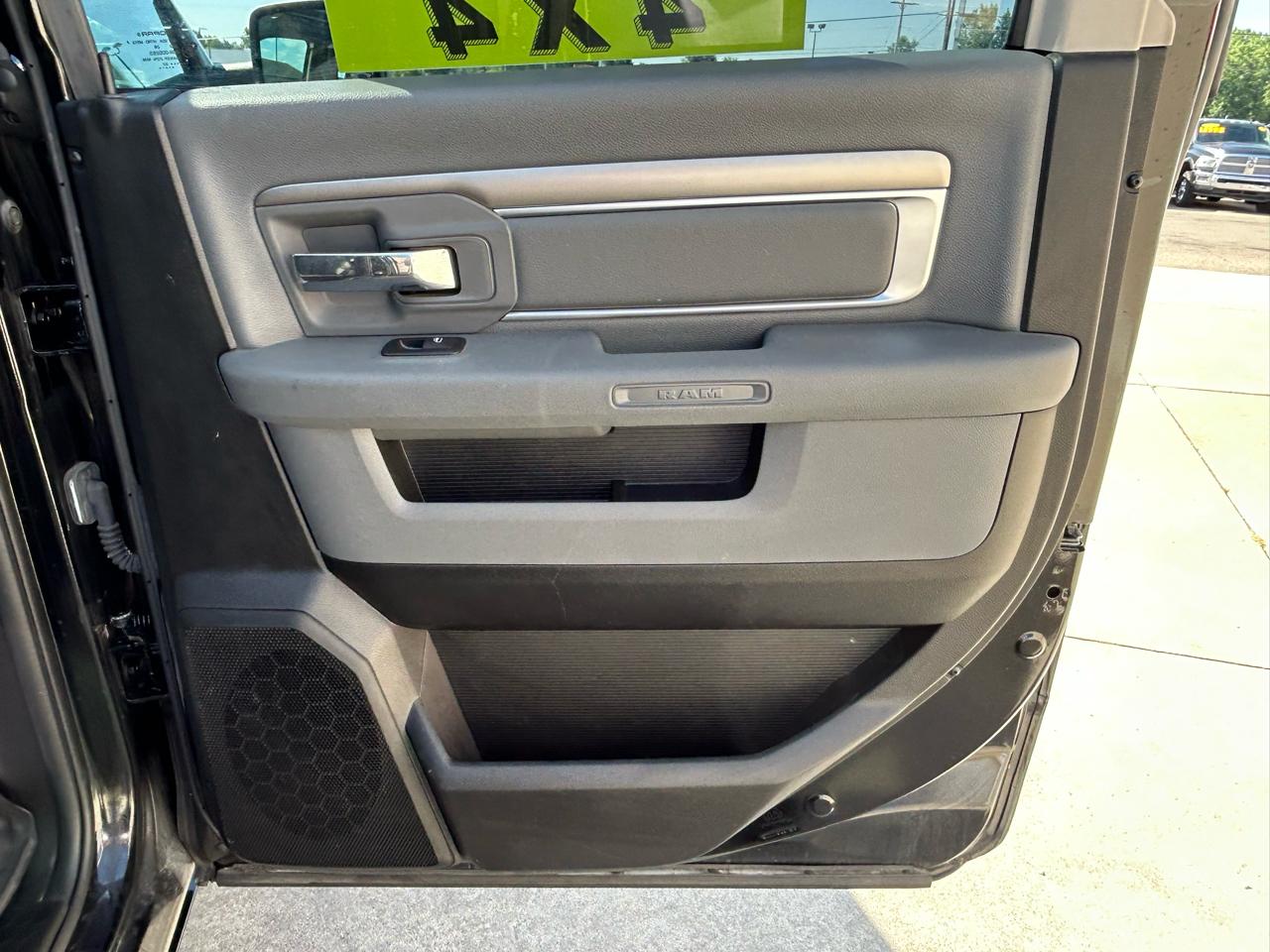 RAM 1500 Classic Warlock 4x4 Crew Cab 5'7" Box 2020