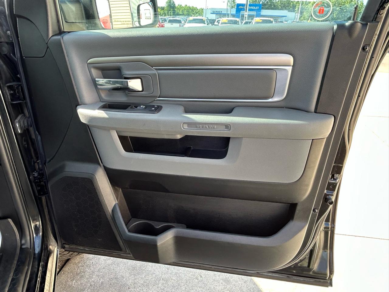 RAM 1500 Classic Warlock 4x4 Crew Cab 5'7" Box 2020
