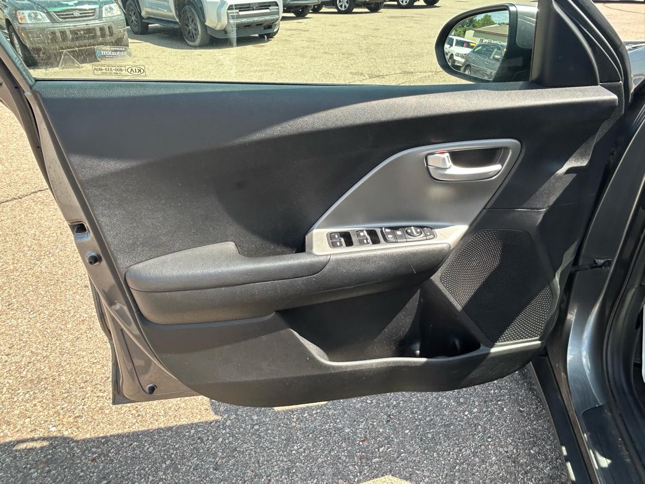 Kia Niro LX FWD 2017