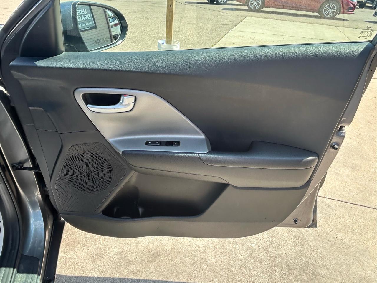 Kia Niro LX FWD 2017