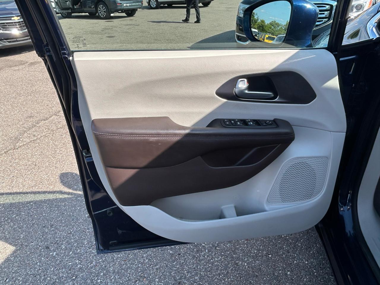 Chrysler Pacifica Touring-L FWD 2017