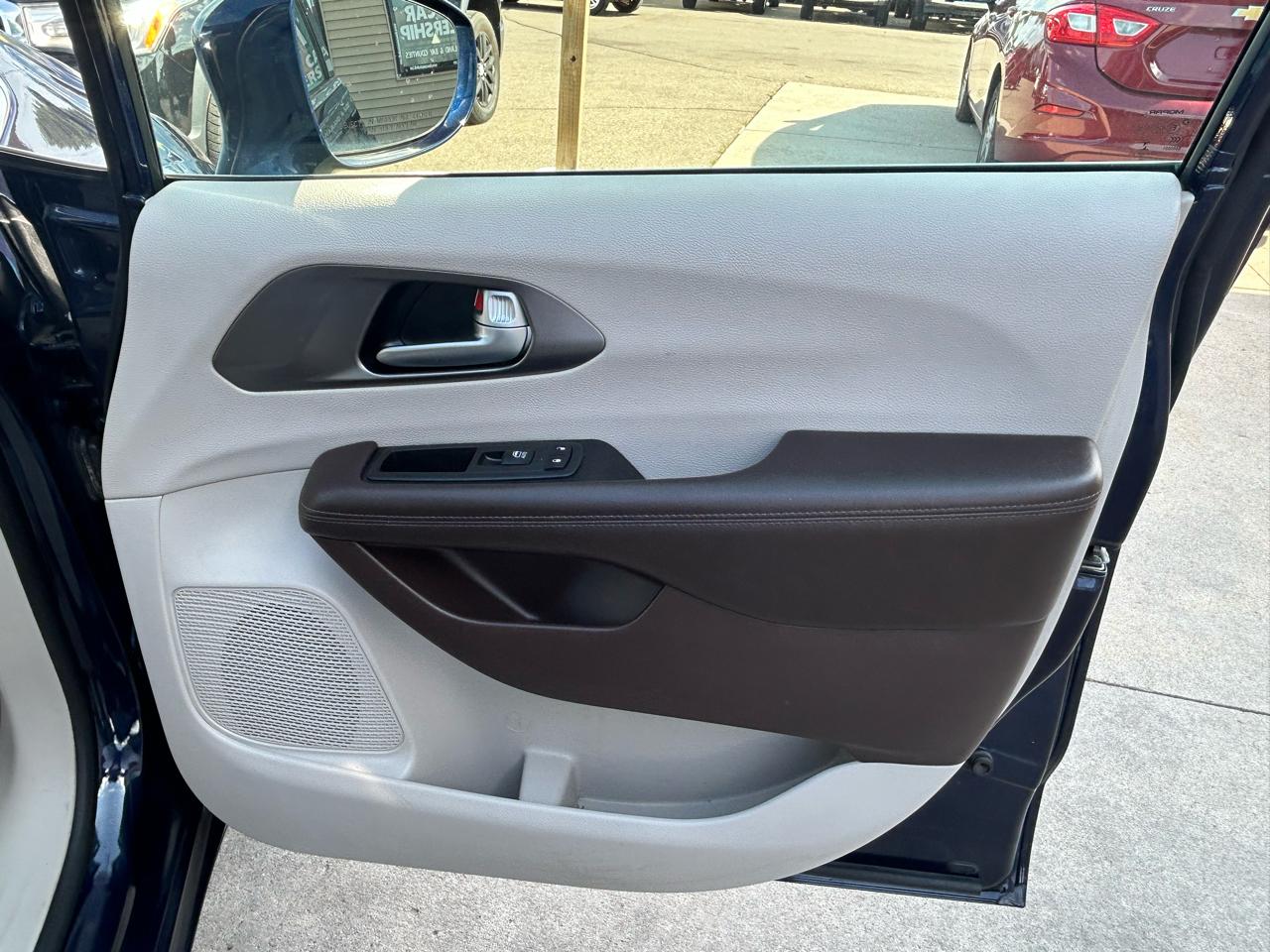 Chrysler Pacifica Touring-L FWD 2017