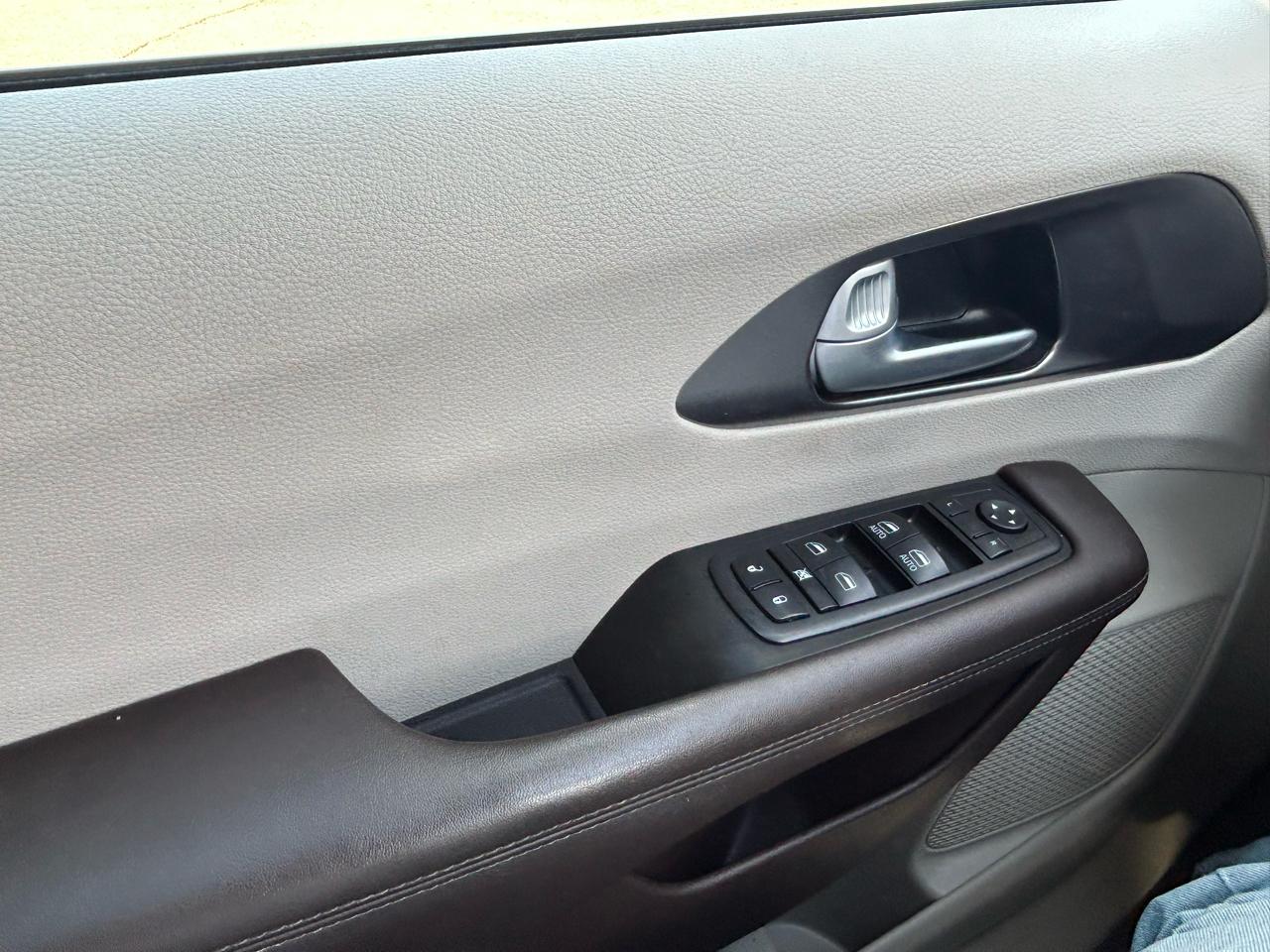 Chrysler Pacifica Touring-L FWD 2017