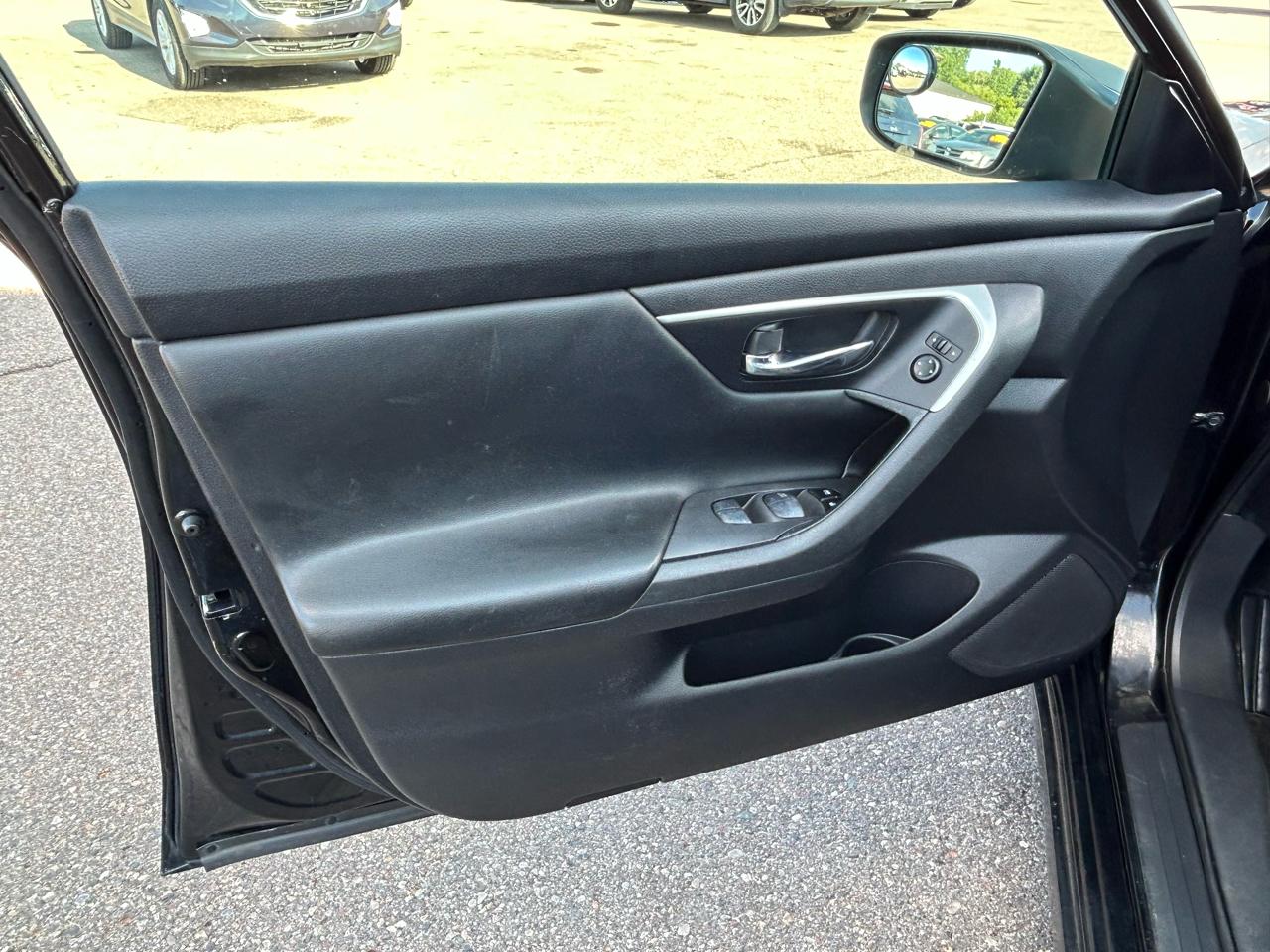 Nissan Altima 4dr Sdn I4 2.5 2016