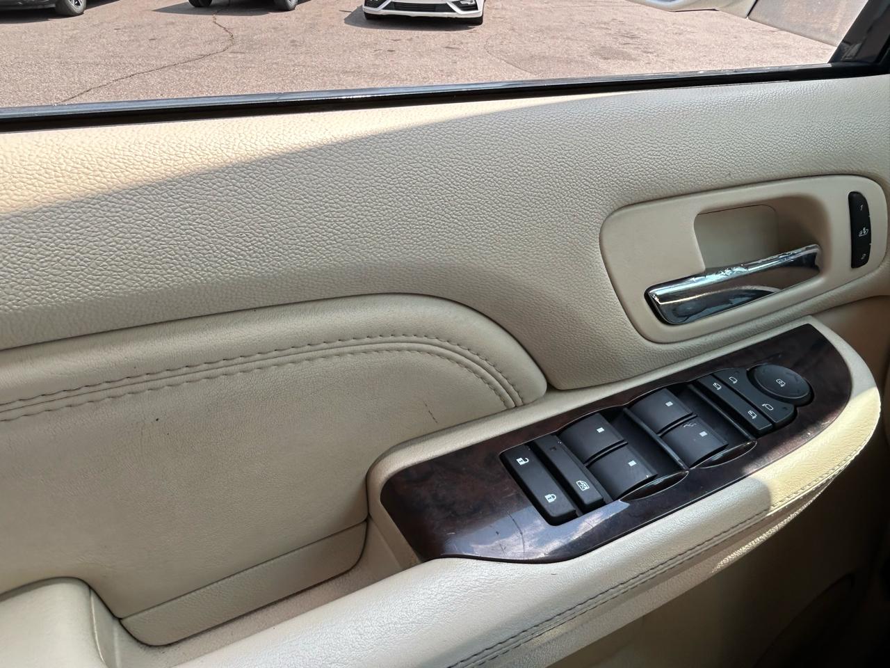 Cadillac Escalade AWD 4dr 2007