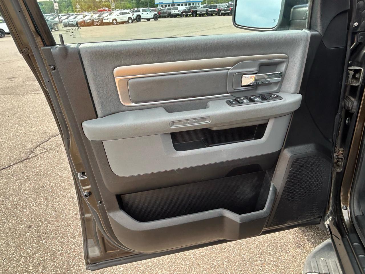 RAM 1500 4WD Quad Cab 140.5" Big Horn 2013