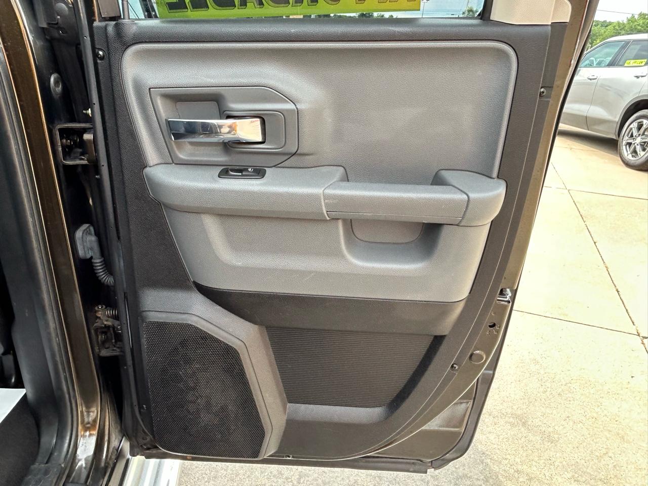 RAM 1500 4WD Quad Cab 140.5" Big Horn 2013