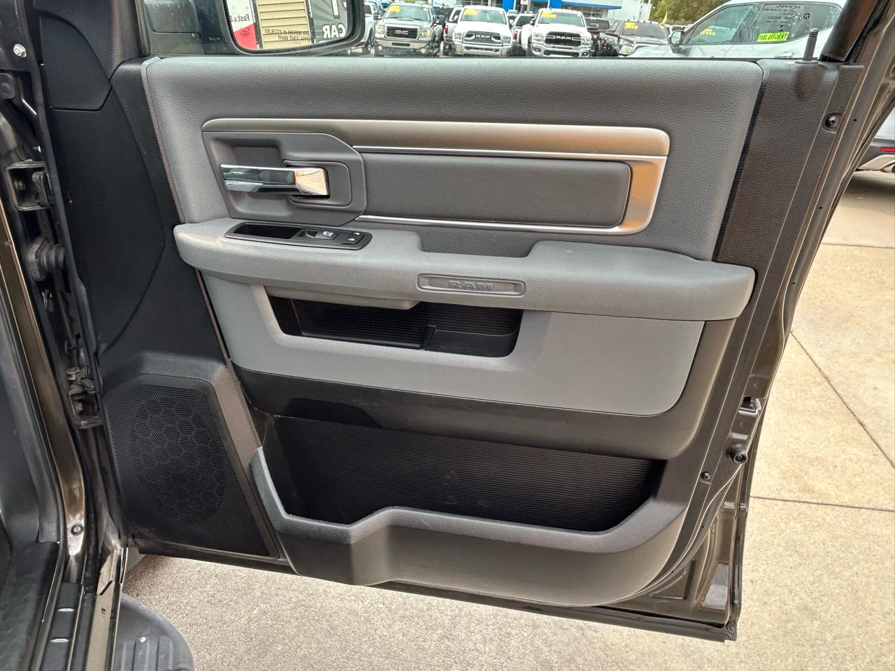 RAM 1500 4WD Quad Cab 140.5" Big Horn 2013
