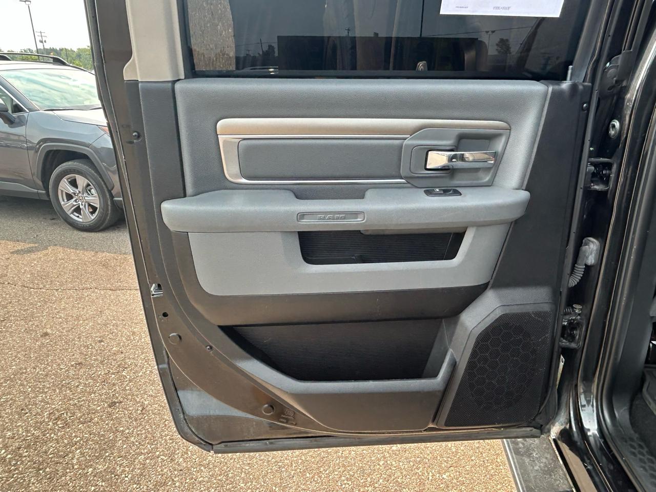 RAM 1500 Big Horn 4x4 Crew Cab 5'7" Box 2018