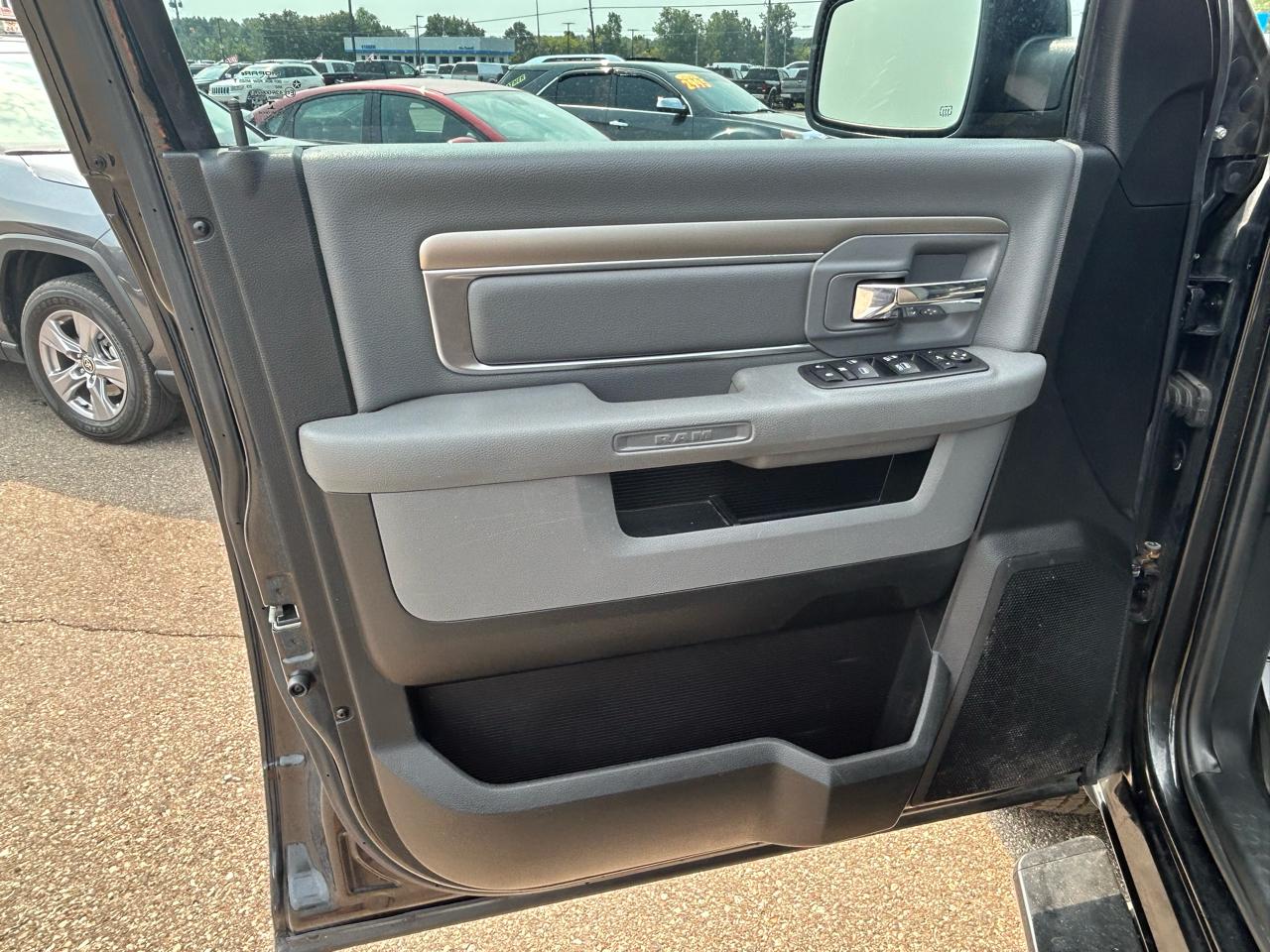 RAM 1500 Big Horn 4x4 Crew Cab 5'7" Box 2018