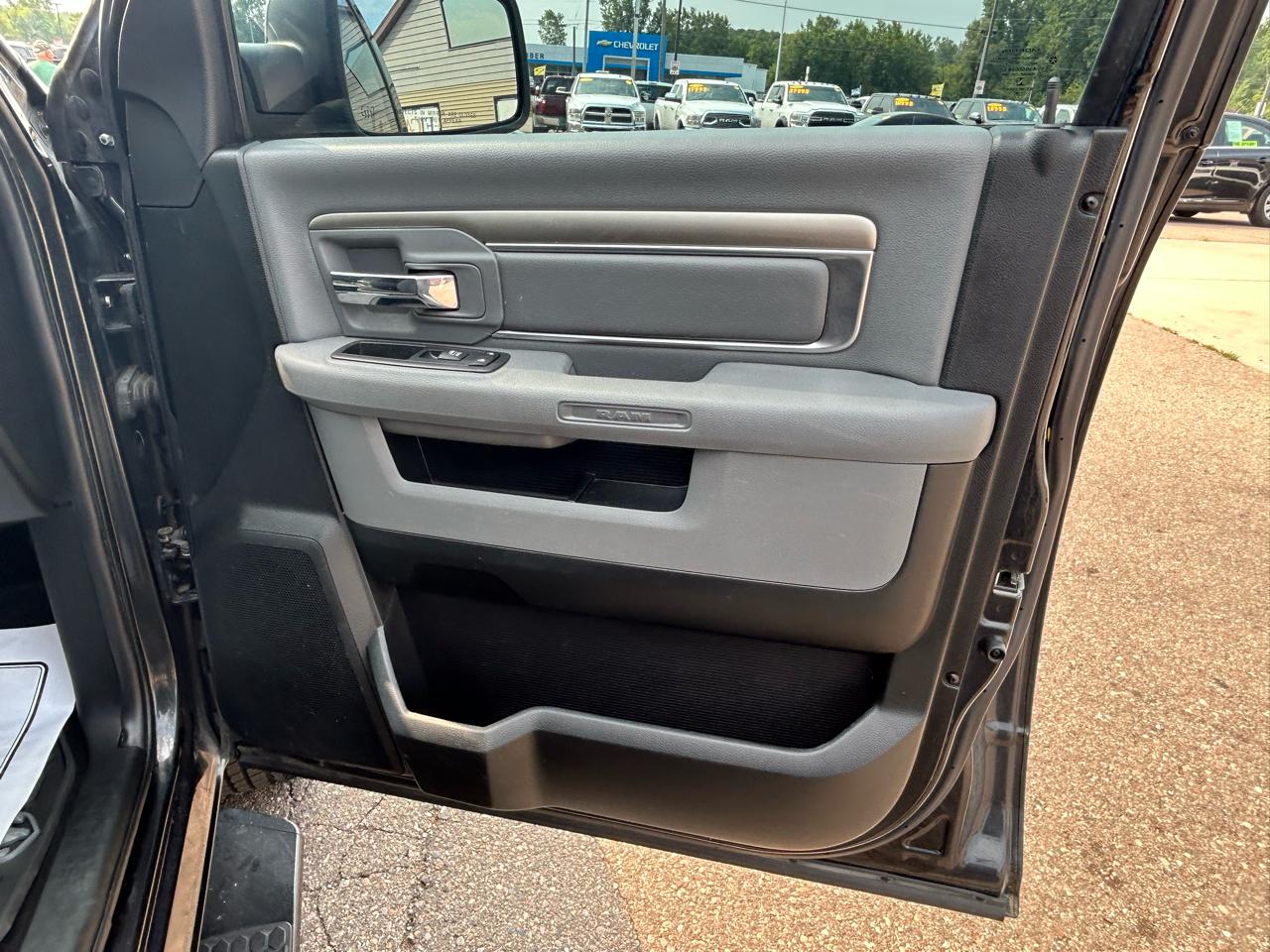 RAM 1500 Big Horn 4x4 Crew Cab 5'7" Box 2018