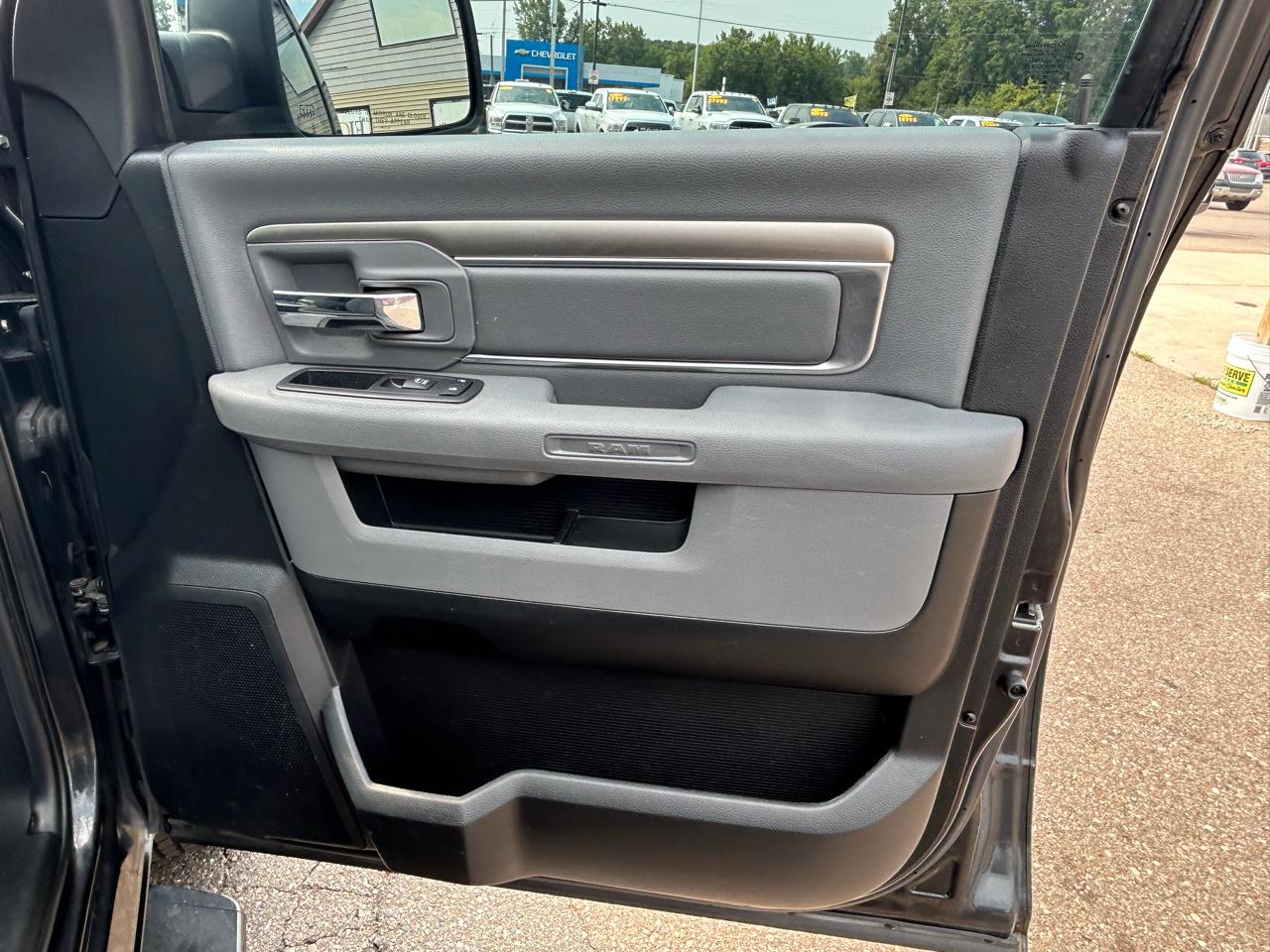 RAM 1500 Big Horn 4x4 Crew Cab 5'7" Box 2018