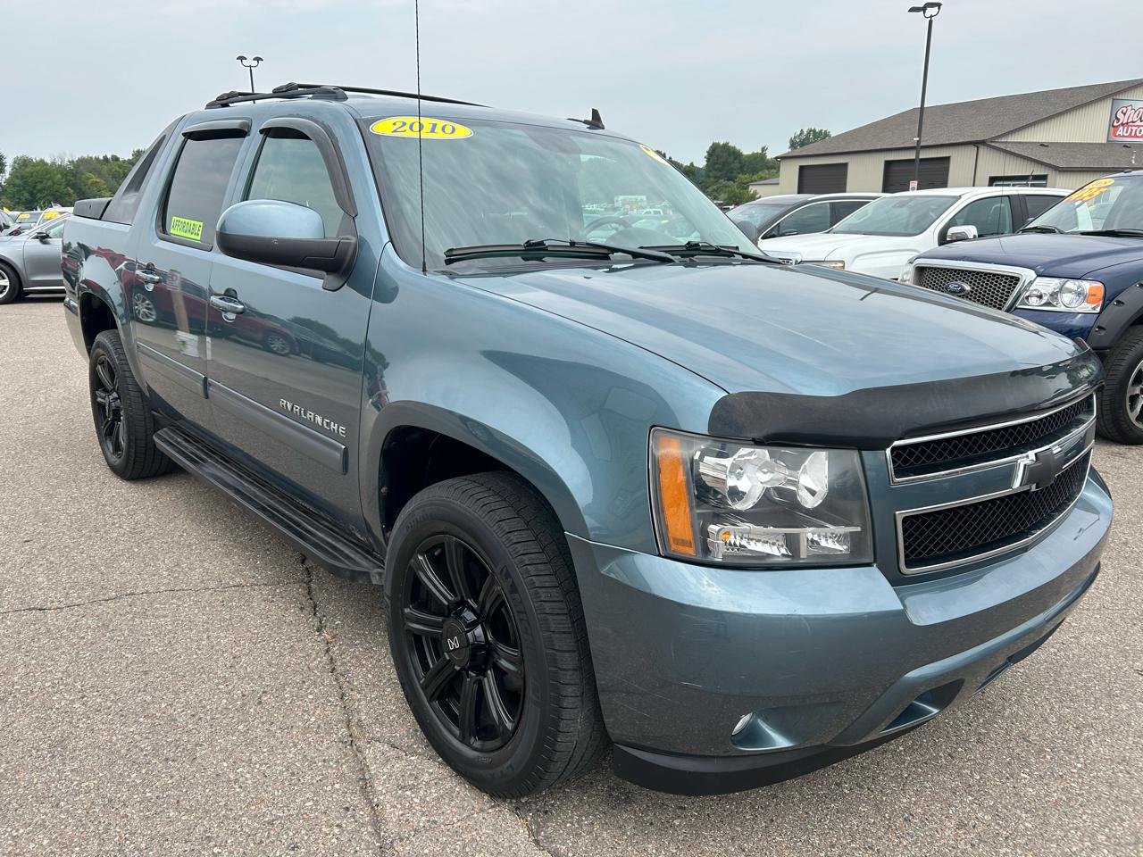 Chevrolet Avalanche 4WD Crew Cab LS 2010