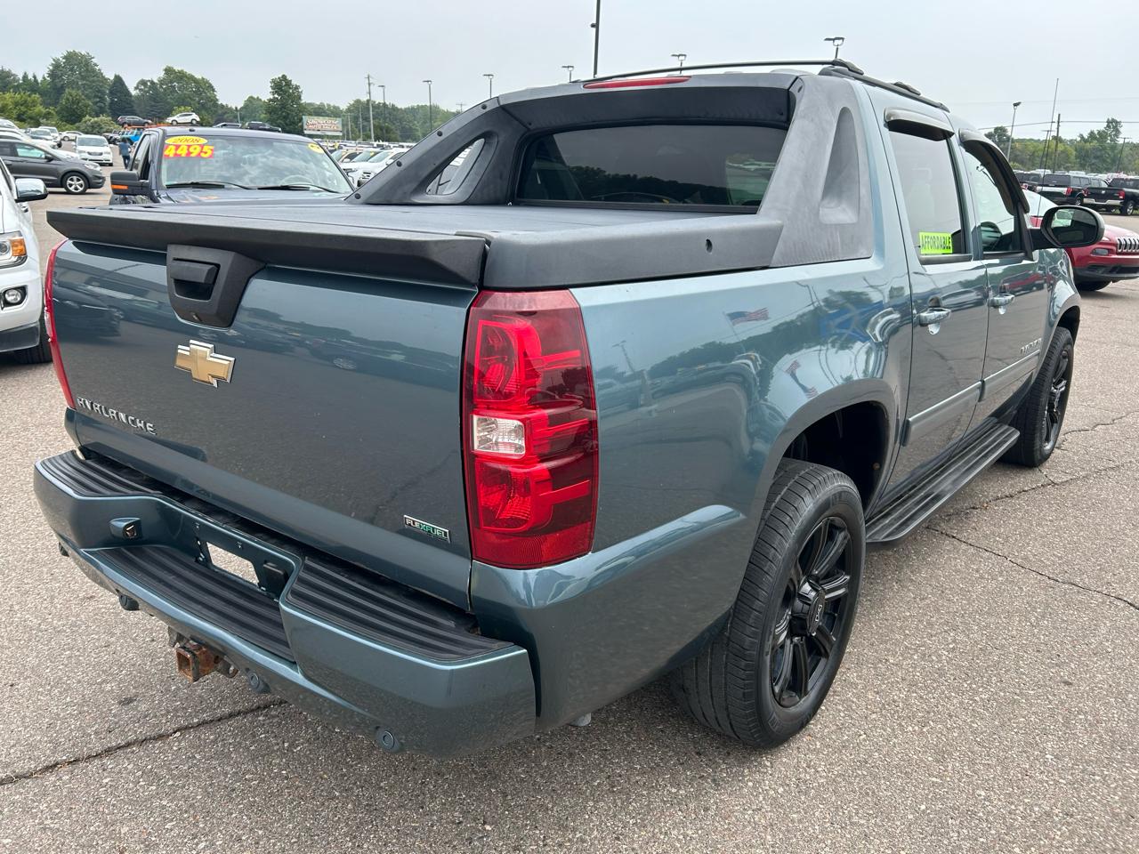 Chevrolet Avalanche 4WD Crew Cab LS 2010