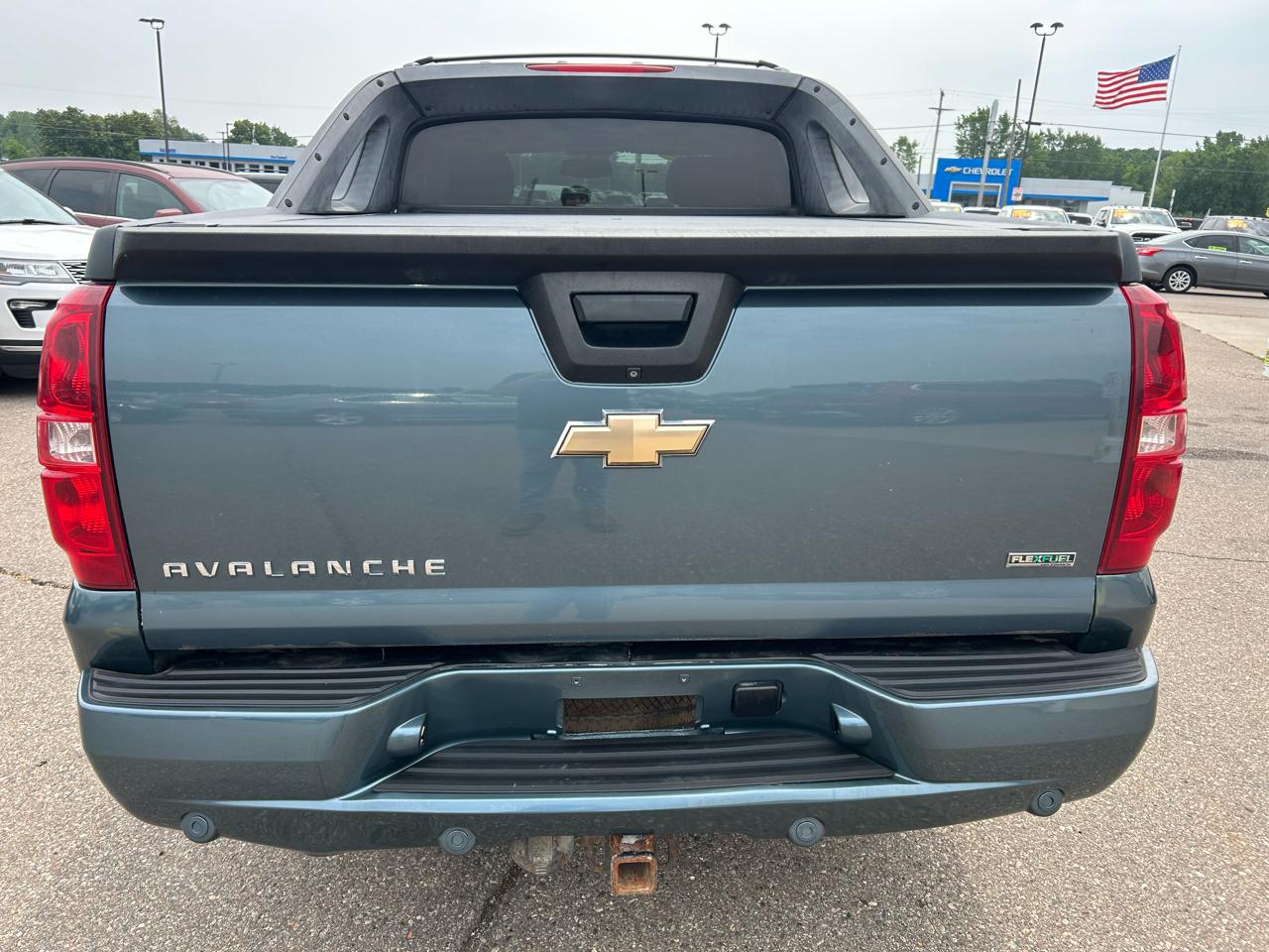 Chevrolet Avalanche 4WD Crew Cab LS 2010