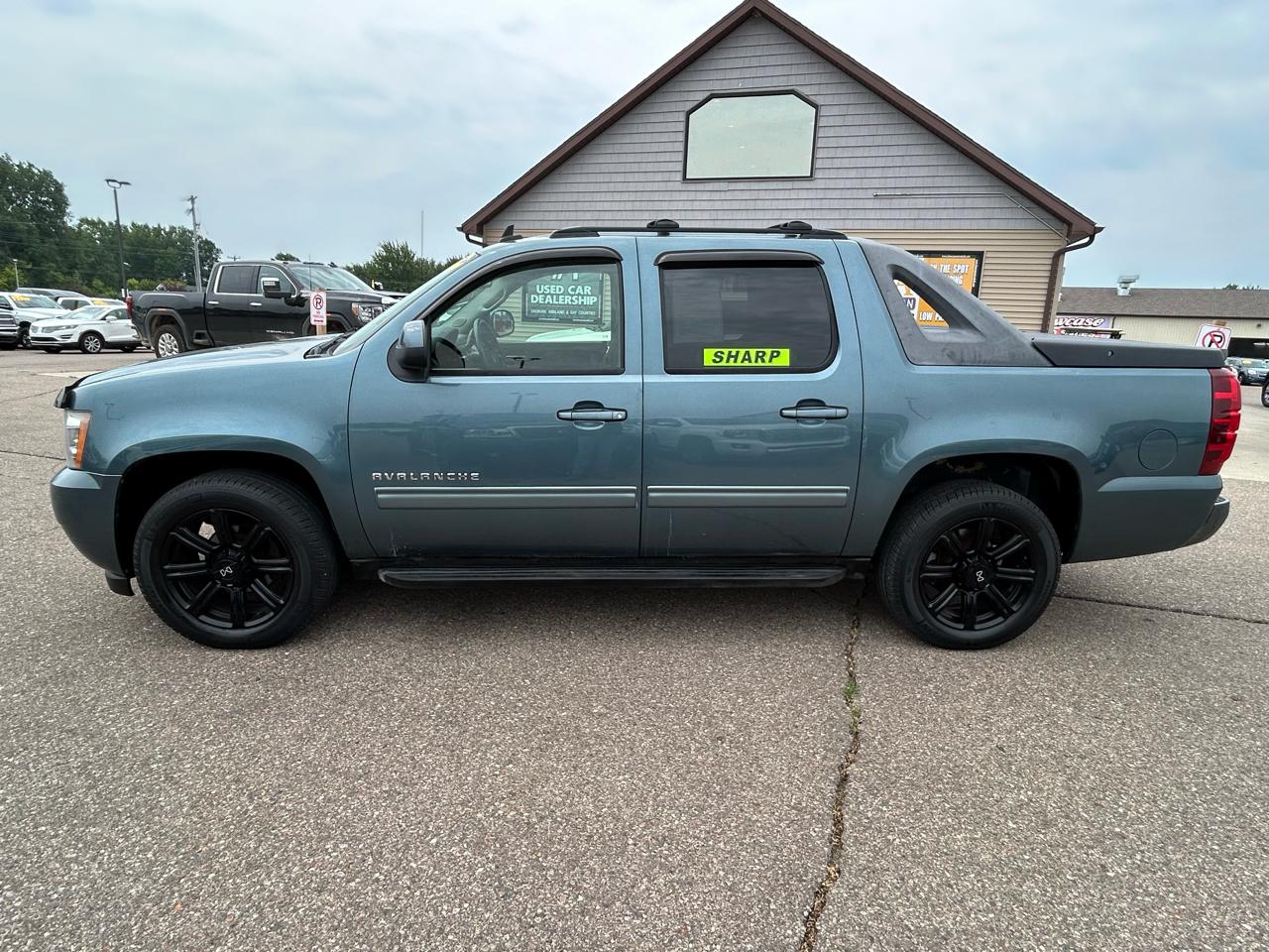 Chevrolet Avalanche 4WD Crew Cab LS 2010