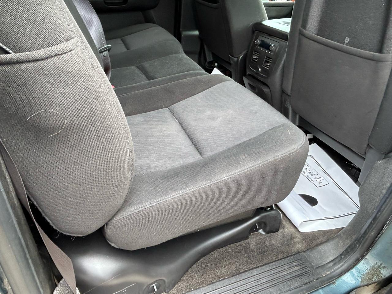Chevrolet Avalanche 4WD Crew Cab LS 2010