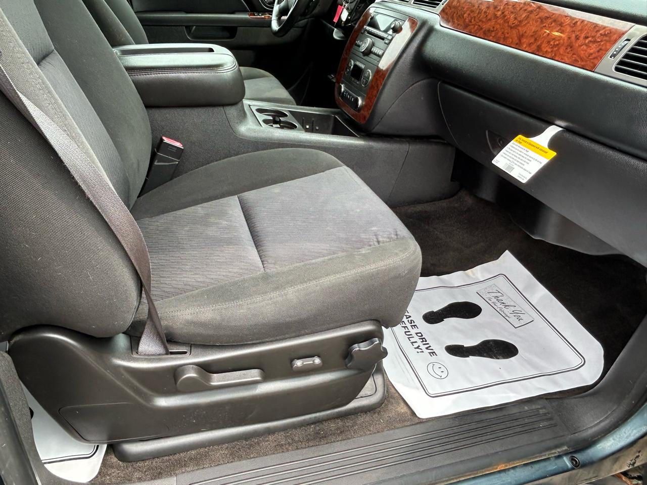 Chevrolet Avalanche 4WD Crew Cab LS 2010