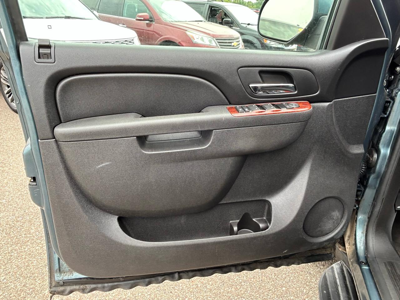 Chevrolet Avalanche 4WD Crew Cab LS 2010