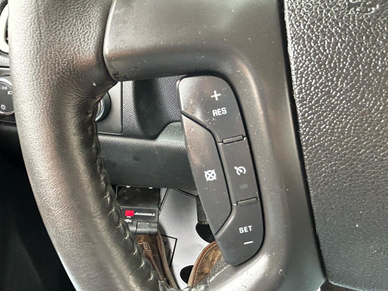 Chevrolet Avalanche 4WD Crew Cab LS 2010