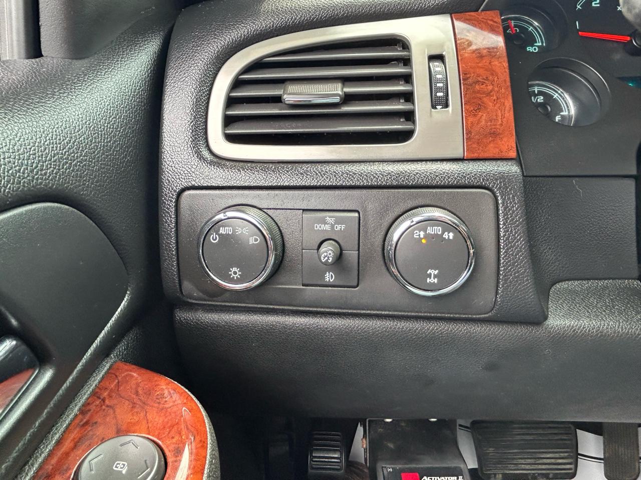 Chevrolet Avalanche 4WD Crew Cab LS 2010