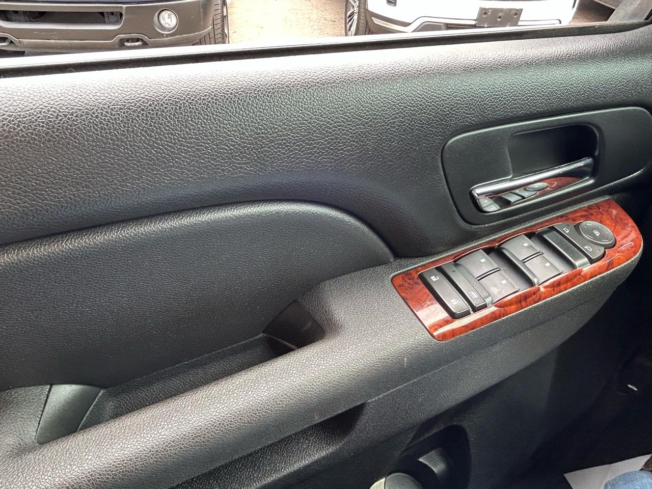 Chevrolet Avalanche 4WD Crew Cab LS 2010