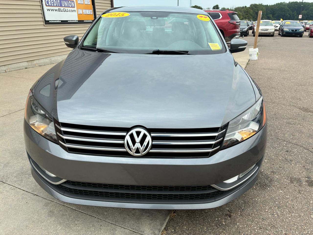 Volkswagen Passat 4dr Sdn 1.8T Auto S 2015