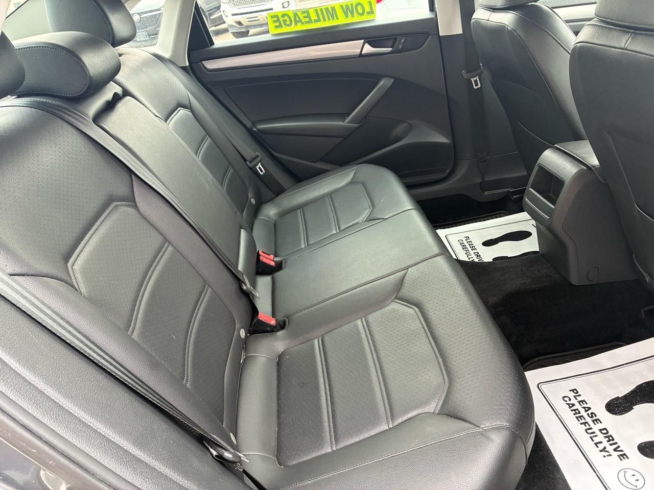 Volkswagen Passat 4dr Sdn 1.8T Auto S 2015