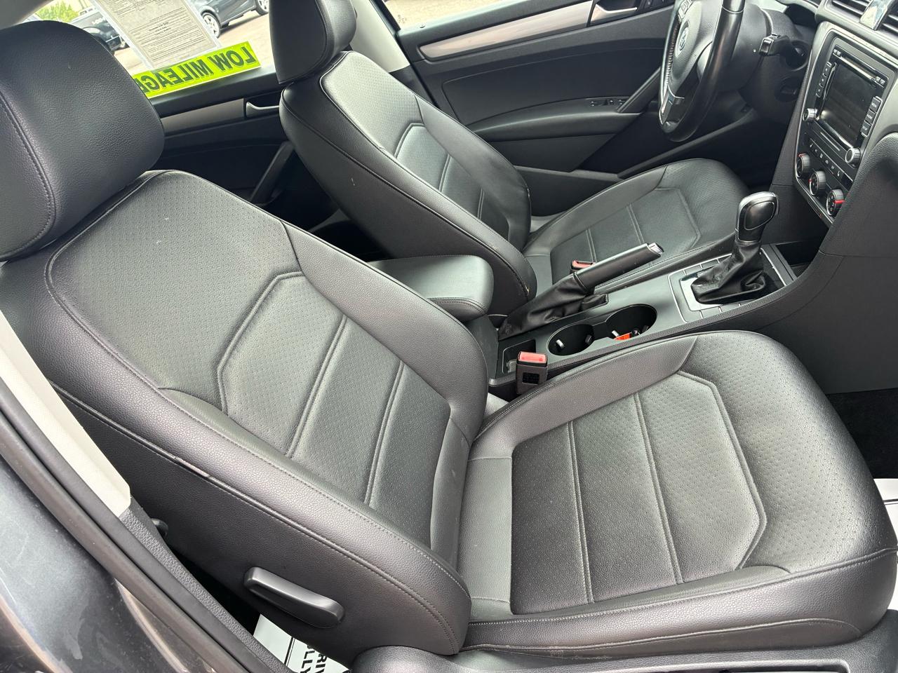 Volkswagen Passat 4dr Sdn 1.8T Auto S 2015