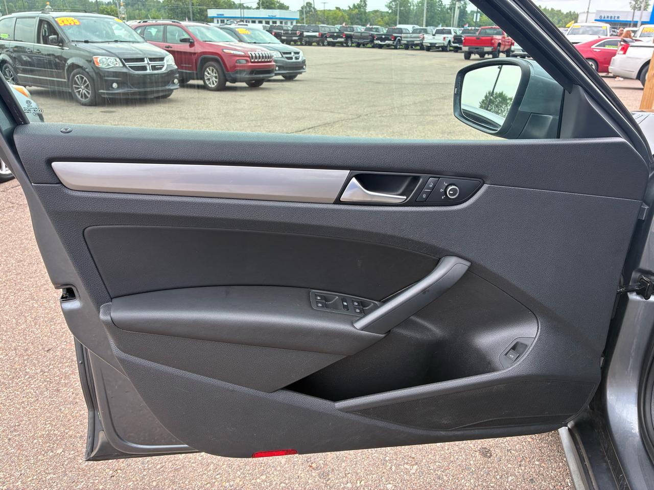 Volkswagen Passat 4dr Sdn 1.8T Auto S 2015