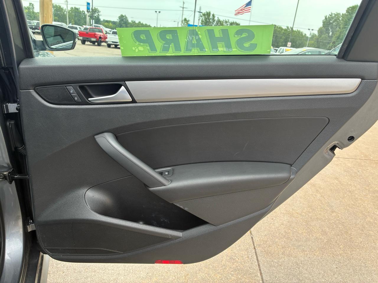 Volkswagen Passat 4dr Sdn 1.8T Auto S 2015