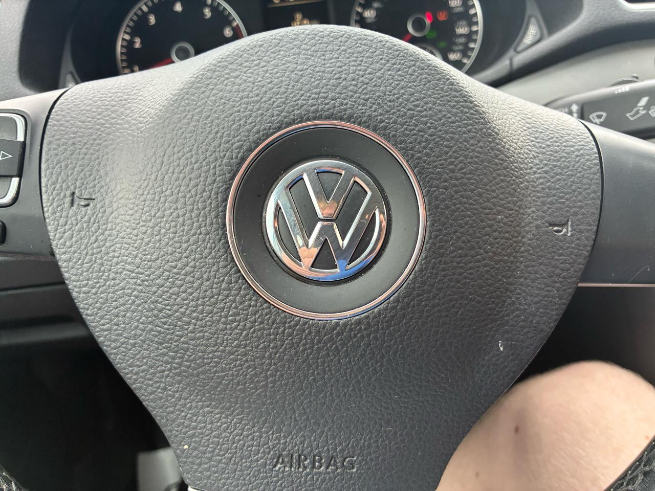 Volkswagen Passat 4dr Sdn 1.8T Auto S 2015