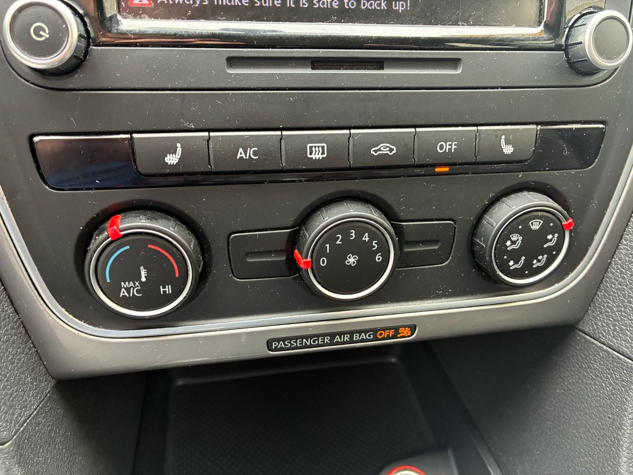 Volkswagen Passat 4dr Sdn 1.8T Auto S 2015