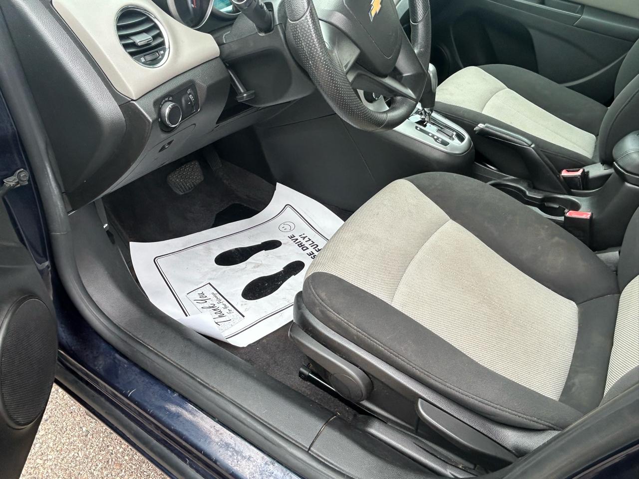Chevrolet Cruze 4dr Sdn LS 2011