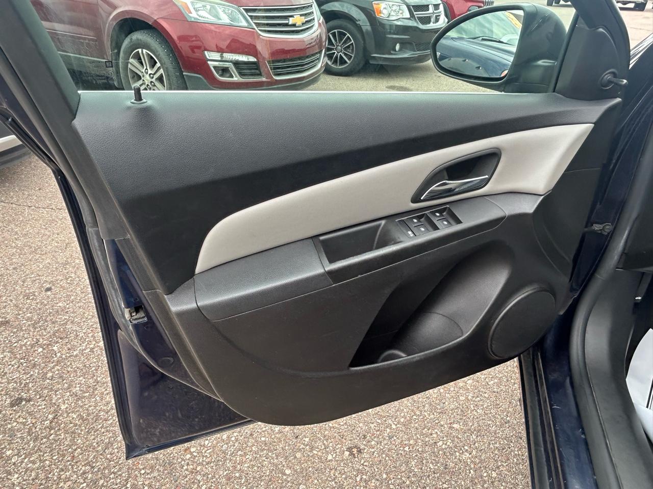 Chevrolet Cruze 4dr Sdn LS 2011