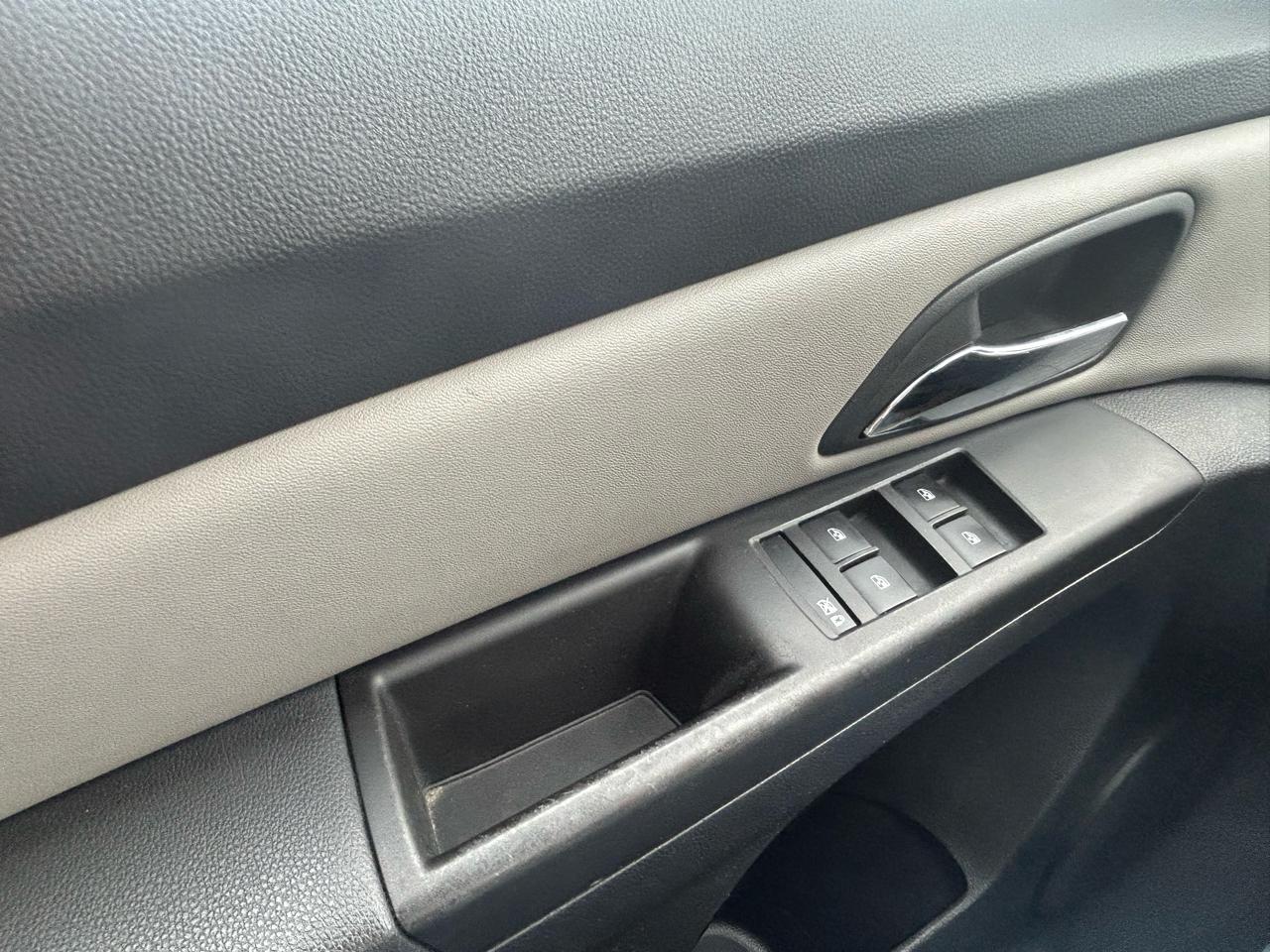 Chevrolet Cruze 4dr Sdn LS 2011