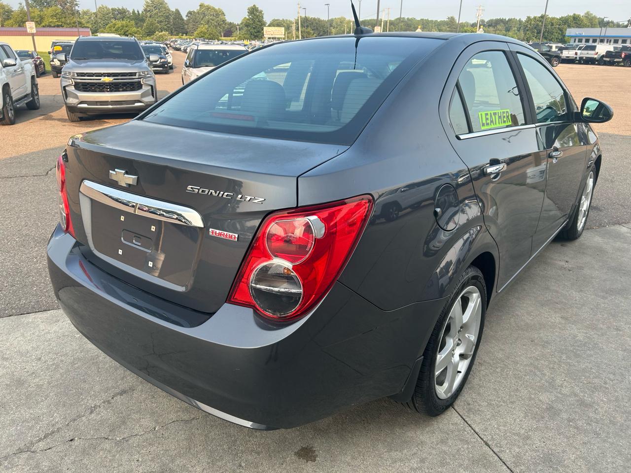 Chevrolet Sonic 4dr Sdn LTZ 2LZ 2012