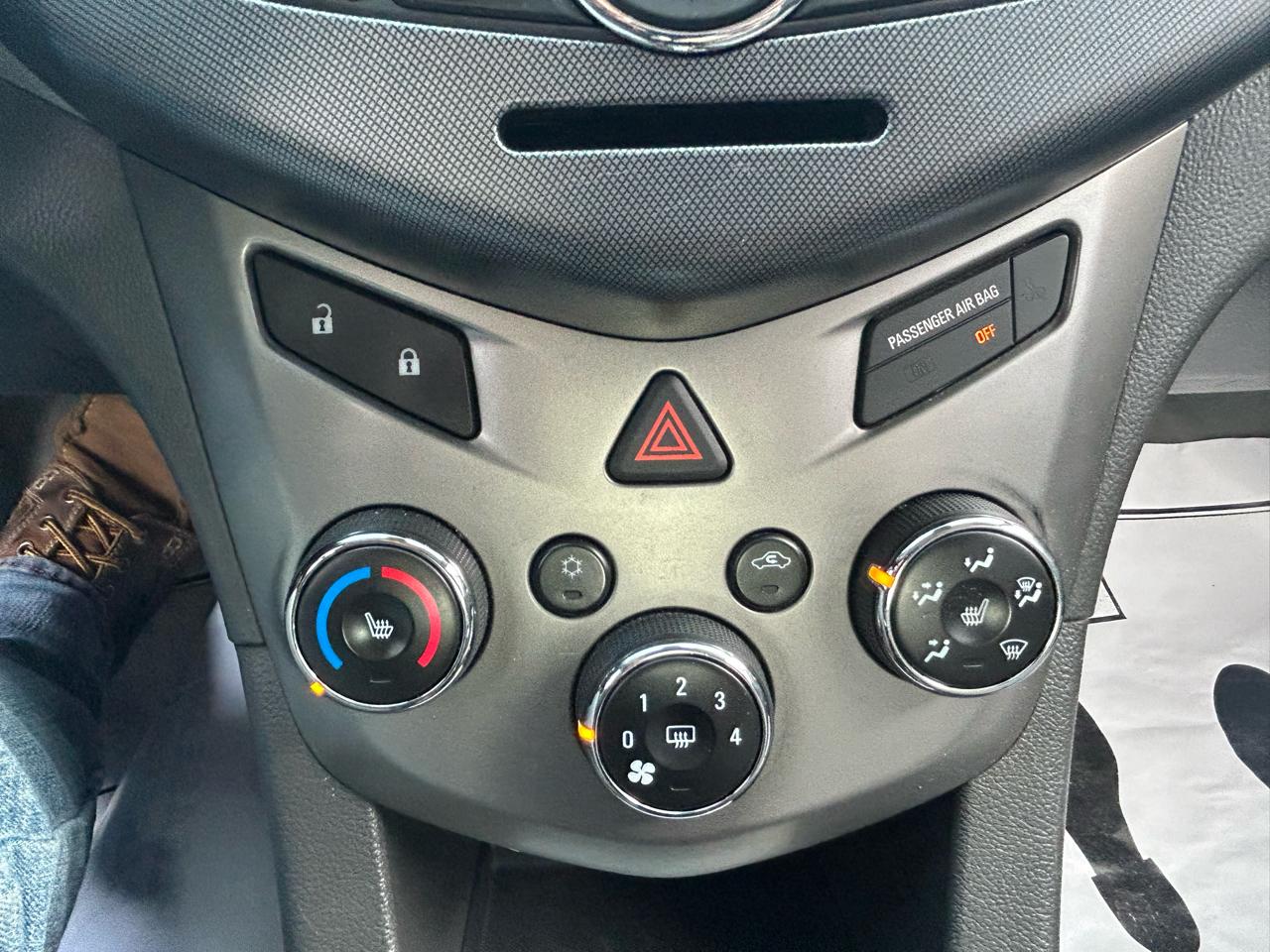 Chevrolet Sonic 4dr Sdn LTZ 2LZ 2012