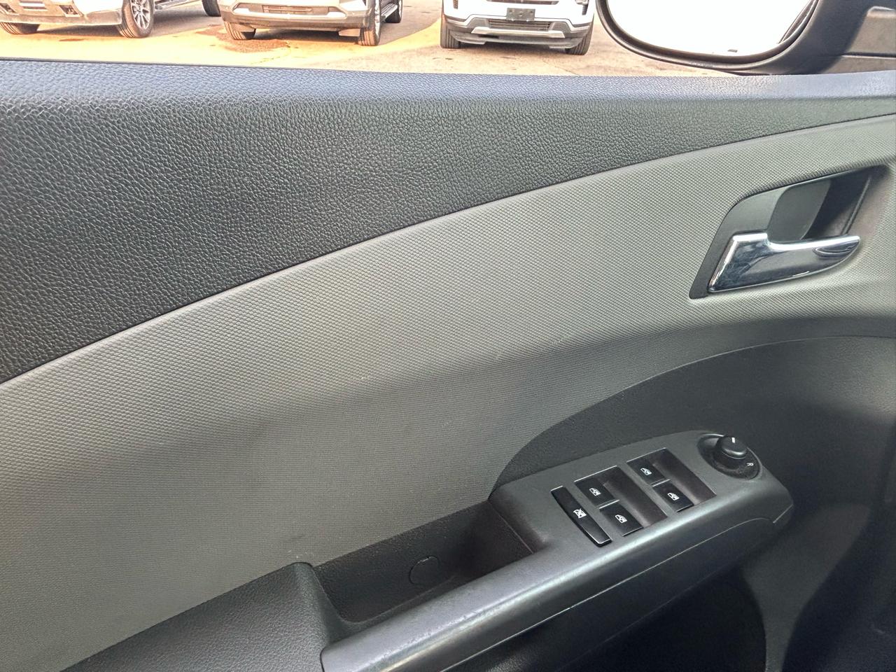 Chevrolet Sonic 4dr Sdn LTZ 2LZ 2012