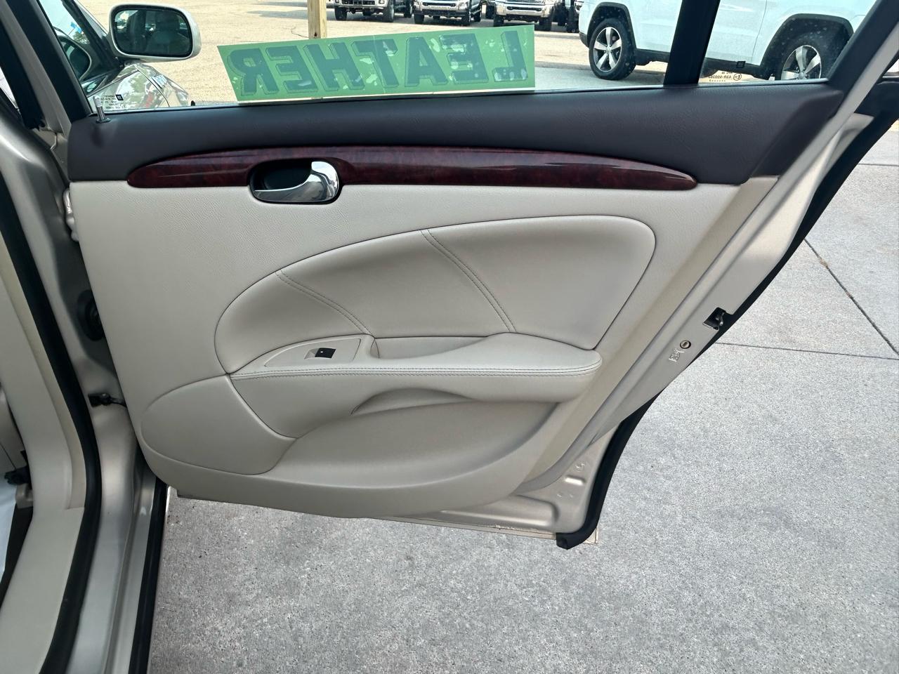 Buick Lucerne 4dr Sdn V6 CXL 2007