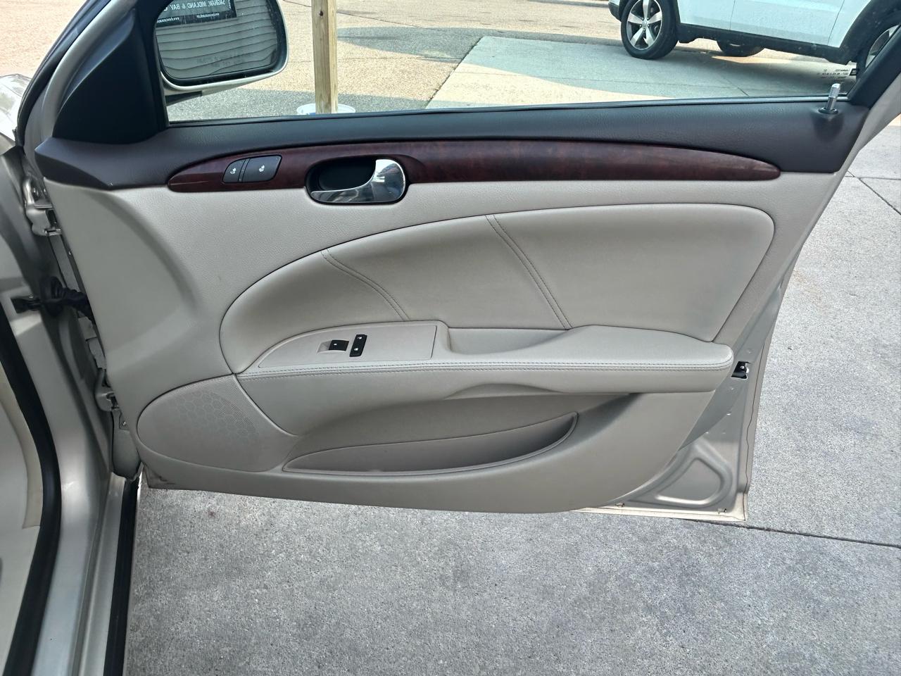 Buick Lucerne 4dr Sdn V6 CXL 2007