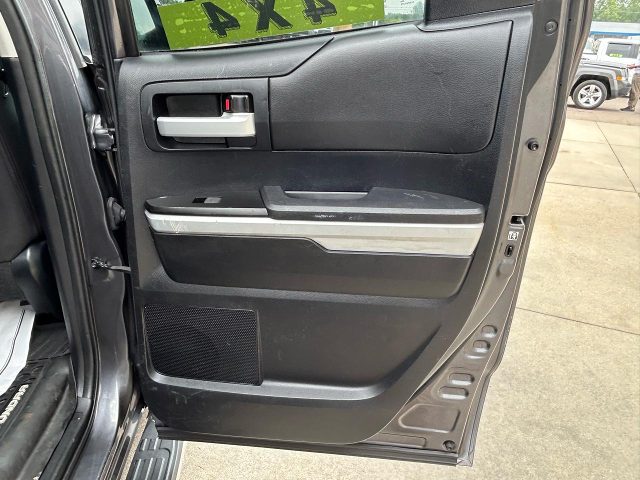 Toyota Tundra 4WD Limited Double Cab 6.5' Bed 5.7L (Natl) 2018