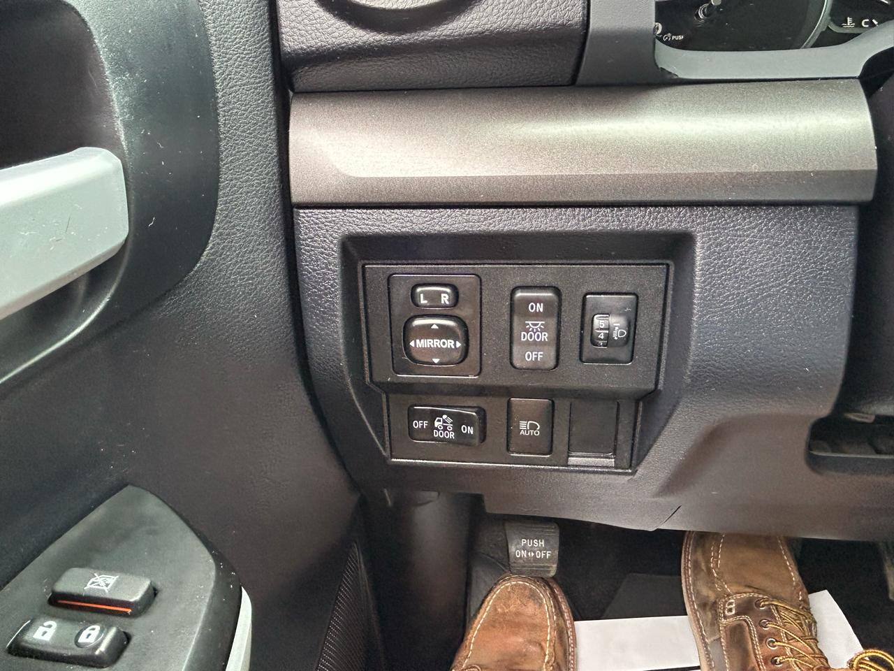 Toyota Tundra 4WD Limited Double Cab 6.5' Bed 5.7L (Natl) 2018